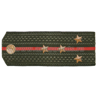 Погоны оливк. 1 красный просвет, укомпл. мет. фурнитурой (капитан) пластик