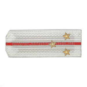 Погоны белые с 1 красн. просв., вышит. канителью (ст. лейтенант)